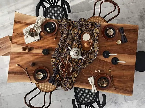 Gepersonaliseerd tafelkleed met eigen foto op eettafel
