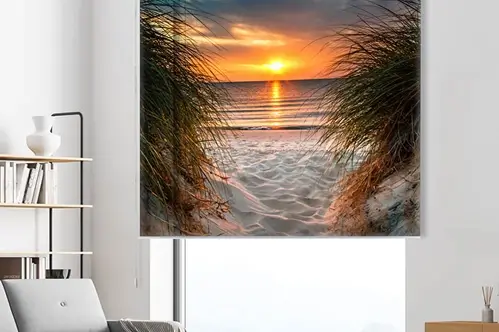 Rolgordijn met print op maat in een woonkamer