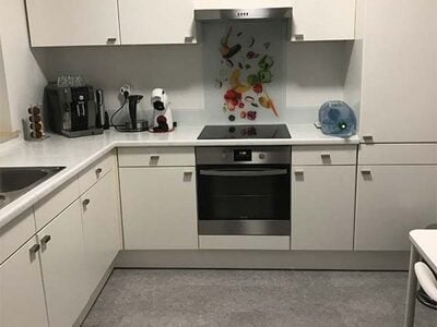 Keuken foto achterwand met gezonde groenten op witte achtergrond
